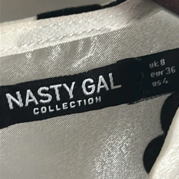 Nasty Gal Women’s Boxy Shimmering Sheer Felt Floral Appliqué Festival Summer Top - Picture 8 of 9